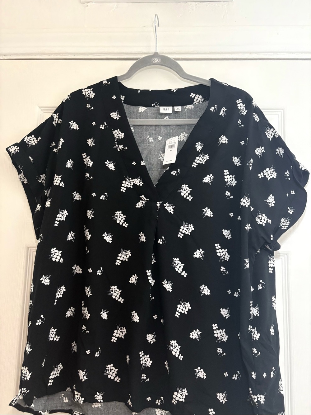 GAP Black Floral V-Neck Short Sleeve Blouse